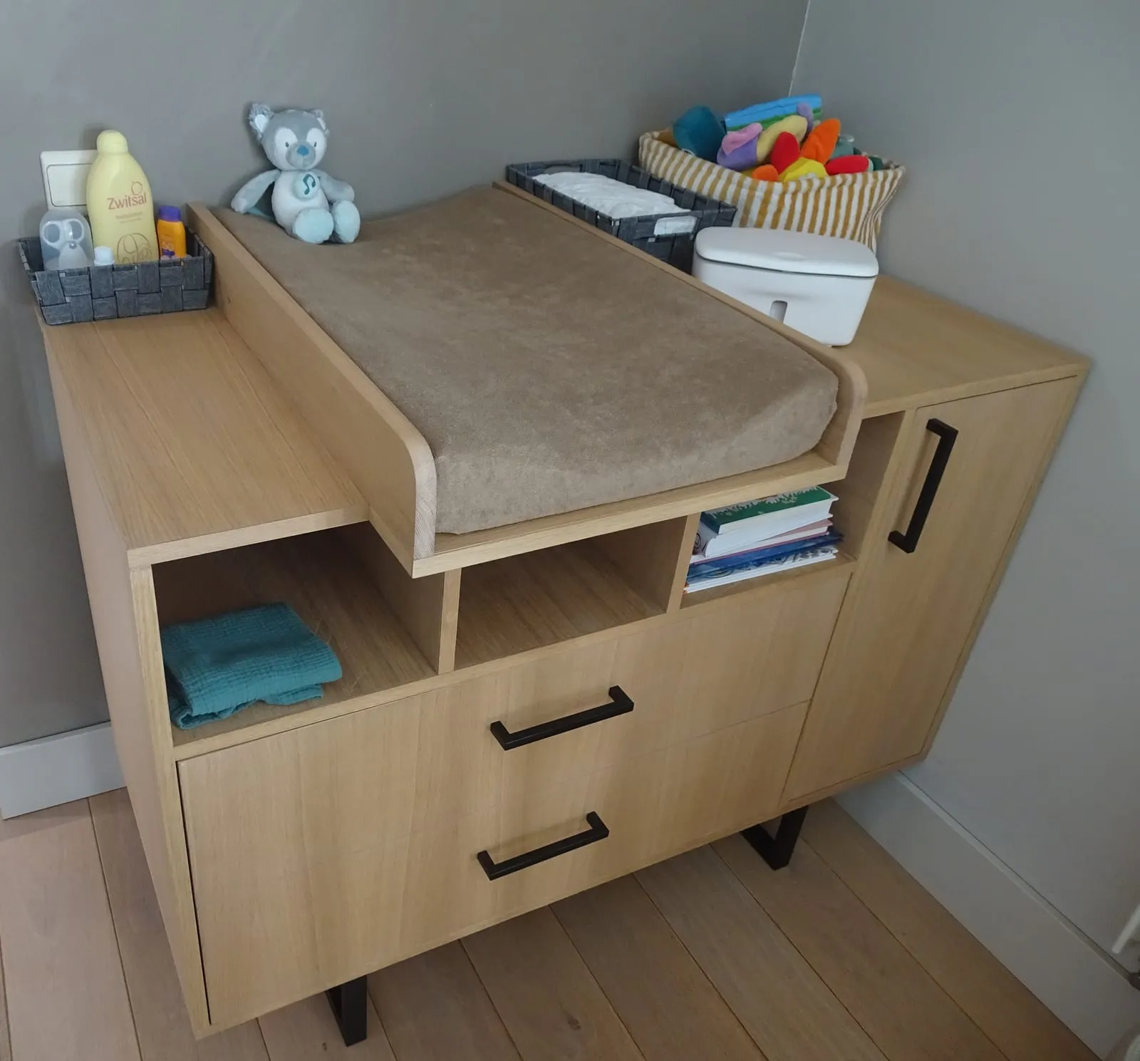 Commode in Eik